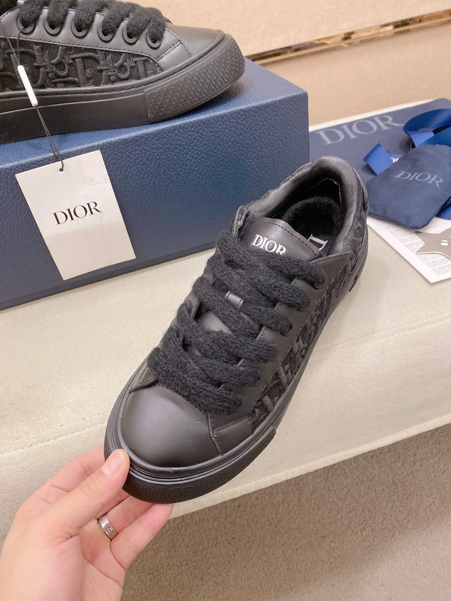 Factory price: 300 Men's shoes 💰[Dior·Dior] Top 🔍Couple style 💏🔍New casual sports style couple shoes, new four-season design, perfect workmanship, lace-up lazy style to create cabinet quality, upper: imported first-layer cowhide, sheepskin lining is soft and comfortable, ultra-light TPU wear-resistant outsole, simple, versatile fashion men's shoes, excellent color code number 35--44